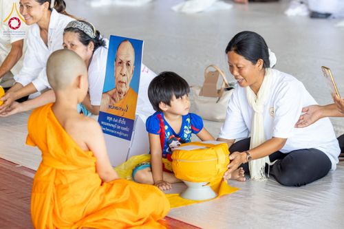 ภาพ No.134970:พิธีถวายบาตรแด่นาคธรรมทายาท ในโครงการบรรพชาสามเณรฟื้นฟูพระพุทธศาสนาทั่วไทย ณ สภาธรรมกายสากล วัดพระธรรมกาย จ.ปทุมธานี วันเสาร์ที่ 6 เมษายน พ.ศ. 2567