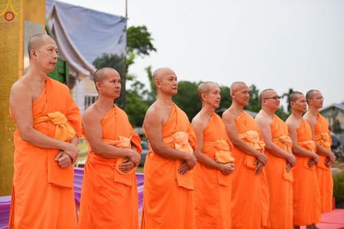 ภาพ No.84368:พิธีทอดผ้าป่า พิธีอัญเชิญปฐมรัตนปฐวี และพิธีตอกเสาเข็มต้นสุดท้าย เพื่อสถาปนาอาคาร 80 ปี หลวงพ่อธัมมชโย ณ ศูนย์ปฏิบัติธรรมวิหารแดง ตำบลเจริญธรรม อำเภอวิหารแดง จ.สระบุรี  วันที่ 23 กรกฎาคม พ.ศ. 2566