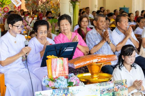 ภาพ No.171699:พิธีทอดกฐิน ณ วัดมหาโพธิ์ จ.ลพบุรี ในโครงการกฐินสามัคคีทั่วไทย 30,000 วัด บูชาธรรม 80 ปี หลวงพ่อธัมมชโย โดยคณะศิษยานุศิษย์วัดพระธรรมกาย วันที่ 27 ตุลาคม พ.ศ. 2567