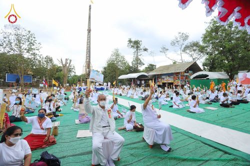 ภาพ No.76126:9พิธีวางศิลาฤกษ์ และตอกเสาเข็มมงคลต้นแรก สร้างหอฉันคุณยายอาจารย์มหารัตนอุบาสิกาจันทร์ ขนนกยูง  ณ ศูนย์ปฎิบัติธรรมนานาชาติสะเดา จ.สงขลา วันที่ 27 มกราคม พ.ศ. 2566