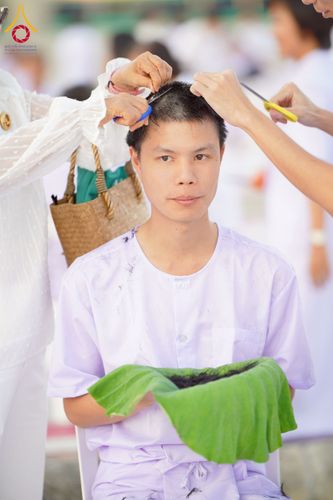 ภาพ No.274742:วันอาทิตย์ที่ 30 พฤศจิกายน พ.ศ. 2568 พิธีปลงผม โครงการอุปสมบทบูชาธรรมมหาปูชนียาจารย์ ปี 2568 ณ ลานธรรมพระมหาธรรมกายเจดีย์ ฝั่งทิศตะวันตก ระหว่างวิหารคดหมายเลข 8 และ 9 วัดพระธรรมกาย