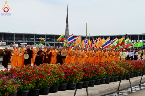 ภาพ No.143668:พิธีถวายผ้าไตร, สวดธรรมจักร, ปฏิบัติธรรม และฟังแสดงพระธรรมเทศนา ภาษาเมียนมา โดยมีสาธุชนชาวเมียนมากว่า 4,000 คน เข้าร่วมพิธี ณ มหารัตนวิหารคด วัดพระธรรมกาย วันอาทิตย์ที่ 7 กรกฎาคม พ.ศ. 2567