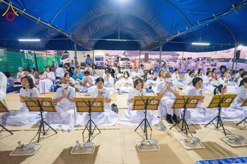 ภาพ No.191017:พิธีถวายภัตตาหารเป็นสังฆทาน แด่พระธรรมยาตรา ณ อนุสรณ์สถานคลองบางนางแท่น อ.สามพราน จ.นครปฐม ในโครงการธรรมยาตรา กตัญญูบูชา มหาปูชนียาจารย์ พระมงคลเทพมุนี(สด จนฺทสโร) พระผู้ปราบมาร อนุสรณ์สถาน 7 แห่ง ปีที่ 13 วันที่ 8 มกราคม พ.ศ. 2568