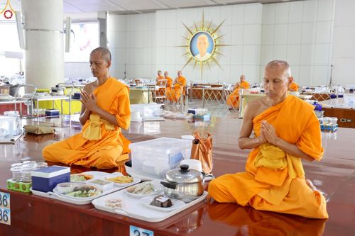 ภาพ No.231891:วันที่ 5 กรกฎาคม พ.ศ. 2568 พิธีถวายภัตตาหารเมนูสวรรค์ เพื่อการบรรลุธรรม ณ หอฉันคุณยายอาจารย์ฯ วัดพระธรรมกาย