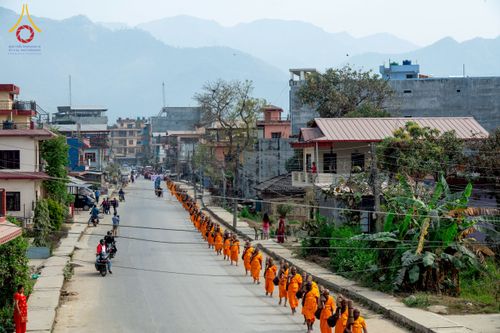 ภาพ No.212892:วันที่ 14 - 15 มีนาคม พ.ศ. 2568 คณะสงฆ์และสามเณรเดินธรรมยาตรา ในโครงการบวชสามเณรเนปาล 500 รูป ไปยังสถานที่รอบมายาเทวีและลุมพินีเกรด ณ ลุมพินี ประเทศเนปาล