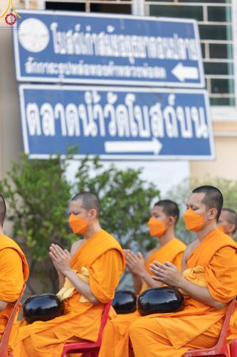 ภาพ No.116032:พิธีตักบาตรพระธรรมยาตรา ณ อนุสรณ์สถานลำดับที่ 4 สถานที่เกิดด้วยกายธรรม วัดโบสถ์(บน) จ.นนทบุรี วันที่ 21 มกราคม พ.ศ. 2567