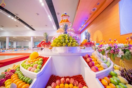 ภาพ No.236053:วันที่ 3 สิงหาคม พ.ศ. 2568 พิธีบูชาข้าวพระ ณ สภาธรรมกายสากล วัดพระธรรมกาย