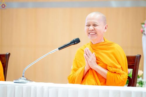 ภาพ No.239888:วันที่ ๒๒ - ๒๔ สิงหาคม พ.ศ. ๒๕๖๘ สัมมนารวมใจผู้นำบุญ บูชาธรรม ๘๑ ปี หลวงพ่อธัมมชโย กฐินสามัคคีทั่วไทย ๓๐,๐๐๐ วัด โครงการอุปสมบทบูชาธรรมมหาปูชนียาจารย์ ๓,๐๐๐ รูป รุ่นที่ ๑