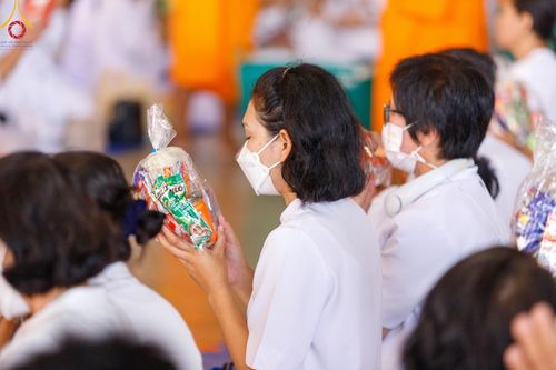 ภาพ No.126508:พิธีตักบาตร ในวันอาทิตย์ต้นเดือนที่ 3 มีนาคม พ.ศ. 2567 ณ บ้านแก้วเรือนทองคุณยายฯ วัดพระธรรมกาย