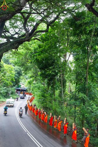 ภาพ No.140676:PhotoStory มหาศรัทธา ธรรมยาตราศรีลังกา EP.4 โครงการสยาม-ลังกา ธรรมยาตรา ฉลองเทศกาลวิสาขบูชาแห่งชาติ ศรีลังกา  บูชาธรรม 80 ปีหลวงพ่อธัมมชโย เส้นทางจาก เมืองดัมบูลลา ไปยัง เมืองมาตะเล  ตั้งแต่วันที่ 17-20 พฤษภาคม พ.ศ. 2567