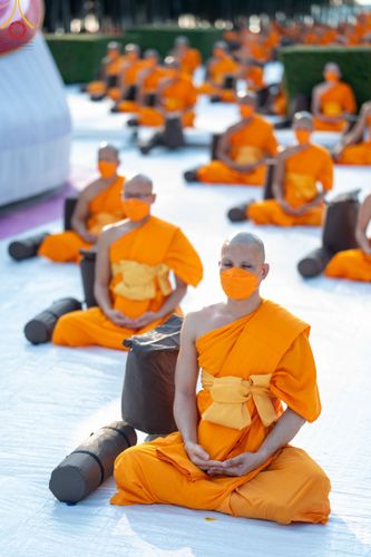 ภาพ No.104385:พระธรรมยาตราร่วมปฏิบัติธรรม และถ่ายภาพหมู่ประวัติศาสตร์ หน้ามหาวิหารพระมงคลเทพมุนี วันที่ 27 ธันวาคม พ.ศ. 2566