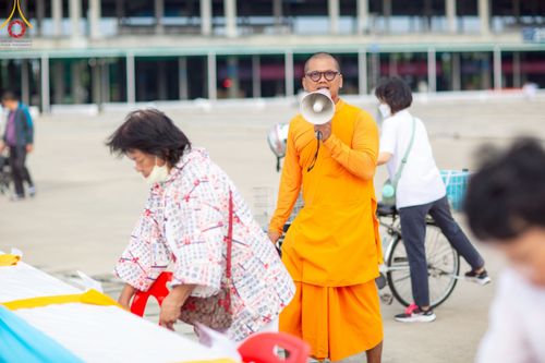 ภาพ No.218448:วันที่ 15 - 18 เมษายน พ.ศ. 2568 การเตรียมภาชนะสำหรับถวายภัตตาหาร , การจัดโต๊ะเก้าอี้ในลานธรรม , การแพ็คพัสดุงานต้อนรับ เพื่องานวันคุ้มครองโลก 22 เมษายน พ.ศ.2568 วัดพระธรรมกาย