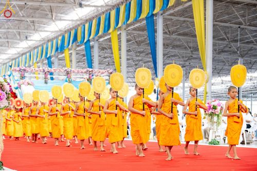 ภาพ No.153188:พิธีมุทิตาสักการะ พระภิกษุ-สามเณร ผู้สอบไล่ได้เปรียญธรรม ประโยค 1-2 ถึงประโยค ป.ธ.9 และบาลีศึกษา ประโยค1-2 ถึง บ.ศ.9 , พิธีมอบดวงแก้วสามเณรผู้ทรงบาลีไวยากรณ์ วัดพระธรรมกาย และ ศูนย์ส่งเสริมศีลธรรมในประเทศและต่างประเทศ วันอาทิตย์ที่ 8 กันยายน พ.ศ.2567