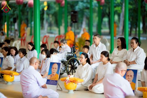 ภาพ No.244679:วันเสาร์ที่ 6 กันยายน พ.ศ. 2568 พิธีขอขมา-รับผ้าไตรของนาคธรรมทายาท โครงการอุปสมบทหมู่บูชาธรรมครบรอบ 108 ปี  วันครูผู้ค้นพบวิชชาธรรมกาย ณ โบสถ์พระไตรปิฎก วัดพระธรรมกาย