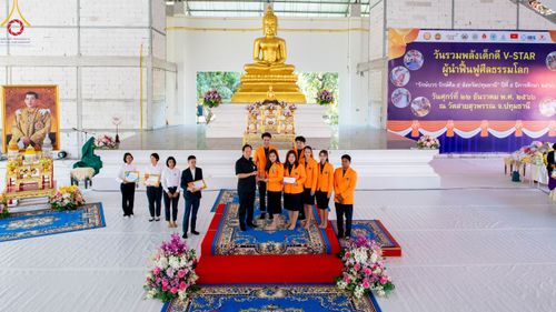 ภาพ No.103777:วันรวมพลังเด็กดี V-Star ผู้นำฟื้นฟูศีลธรรมโลก "รักษ์บวร รักษ์ศีล ๕ จังหวัดปทุมธานี" ปีที่ 5 ปีการศึกษา 2566 ณ วัดสายสุวพรรณ จ.ปทุมธานี วันศุกร์ที่ 22 ธันวาคม พ.ศ. 2566