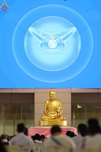 ภาพ No.159961:พิธีปฎิบัติธรรม , พิธีสักการะพระมงคลเทพมุนี (สด จนฺทสโร) พระผู้ปราบมาร ณ สภาธรรมกายสากล วัดพระธรรมกาย วันพฤหัสบดีที่ 10 ตุลาคม พ.ศ. 2567