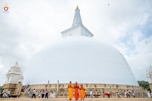 ภาพ No.264470:วันที่ 23 ตุลาคม พ.ศ. 2568 พิธีทอดกฐินสมทบ วัดกัลยาณมิตรต่างประเทศ  บูชาธรรม 81 ปี หลวงพ่อธัมมชโย  ณ วัดศรีอโรคา รามายา , วัดศรีธรรมราชา , วัดเปรดีปะกันเด วิหารายา ในเมืองมาตะเล ประเทศศรีลังกา 