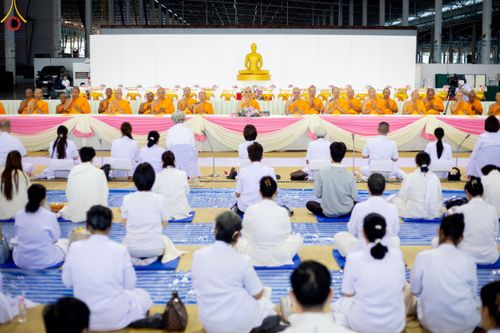 ภาพ No.188506:พิธีถวายภัตตาหารเป็นสังฆทาน แด่พระธรรมยาตรา ในโครงการธรรมยาตรา กตัญญูบูชา มหาปูชนียาจารย์ พระมงคลเทพมุนี(สด จนฺทสโร) พระผู้ปราบมาร อนุสรณ์สถาน 7 แห่ง ปีที่ 13 ณ สภาธรรมกายสากล วัดพระธรรมกาย วันที่ 3 มกราคม พ.ศ. 2568