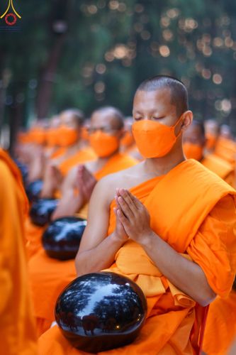 ภาพ No.107368:พิธีตักบาตรพระธรรมยาตราฯ ในโครงการธรรมยาตรากตัญญูบูชา มหาปูชนียาจารย์ พระมงคลเทพมุนี(สด จนฺทสโร) พระผู้ปราบมาร ปีที่ 12 ณ อนุสรณ์สถานมหาวิหารพระมงคลเทพมุนี อ.สองพี่น้อง จ.สุพรรณบุรี วันที่ 7 มกราคม พ.ศ. 2567