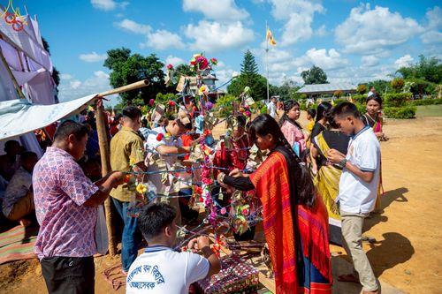 ภาพ No.261629:วันที่ 19 ตุลาคม พ.ศ. 2568 พิธีทอดกฐินสมทบ วัดกัลยาณมิตรต่างประเทศ บูชาธรรม 81 ปี หลวงพ่อธัมมชโย ณ วัดสารนาถ เมืองคาร์การชารี ประเทศบังกลาเทศ 