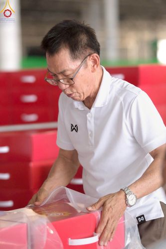 ภาพ No.214326:วันที่ 29 มีนาคม พ.ศ.2568 กิจกรรมใส่ถุงซิปกล่องไทยธรรม เพื่อรักษาความประณีตของกล่องไทยธรรม ในทุกสภาพอากาศ ณ บ้านแก้วเรือนทองคุณยาย วัดพระธรรมกาย