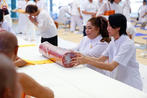 ภาพ No.127826:พิธีถวายภัตตาหารเป็นสังฆทาน แด่คณะพระธรรมยาตราฯ ในโครงการธรรมยาตราอัญเชิญพระบรมสารีริกธาตุ ประดิษฐาน ณ มหารัตนเจดีย์สิริปทุมสวรรค์ อ.บางกล่ำ จ.สงขลา วันที่ 9 มีนาคม พ.ศ. 2567