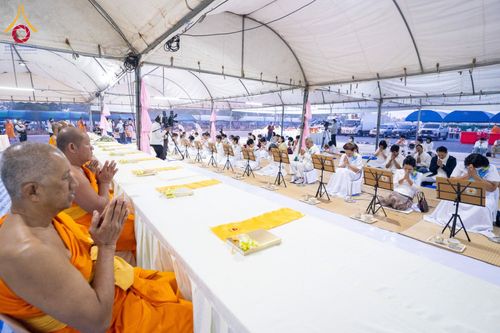 ภาพ No.199358:พิธีถวายภัตตาหารเป็นสังฆทาน แด่พระธรรมยาตรา ณ อนุสรณ์สถานบางปลา วัดบางปลา อำเภอบางเลน จังหวัดนครปฐม ในโครงการธรรมยาตรา กตัญญูบูชา มหาปูชนียาจารย์ พระมงคลเทพมุนี(สด จนฺทสโร) พระผู้ปราบมาร อนุสรณ์สถาน 7 แห่ง ปีที่ 13 วันที่ 22 มกราคม พ.ศ. 2568