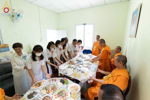 ภาพ No.157208:พิธีทอดผ้าป่าติดตั้งอิฐมวลเบาและฝ้าเพดาน ณ ศูนย์ปฏิบัติธรรมน้ำใสใจสว่าง บางกอกน้อย กรุงเทพมหานคร วันเสาร์ที่ 14 กันยายน พ.ศ. 2567