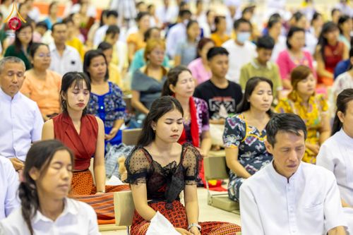 ภาพ No.209632:วันอาทิตย์ที่ 2 มีนาคม พ.ศ. 2568 พิธีภาคบ่าย สัมมนาพิเศษ, ปฏิบัติธรรม พิธีรับมอบพระบรมสารีริกธาตุ ณ สภาธรรมกายสากล วัดพระธรรมกาย