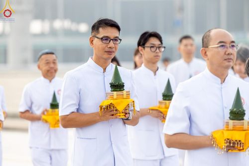 ภาพ No.216943:วันเสาร์ที่ 12 เมษายน พ.ศ. 2568 พิธีเวียนประทักษิณรอบพระมหาธรรมกายเจดีย์  พิธีวันทาเจดีย์ พิธีขอขมาและมอบผ้าไตร ในโครงการอุปสมบทหมู่ บูชาธรรมหลวงพ่อธัมมชโย, โครงการธรรมทายาท ระดับอุดมศึกษา รุ่นที่ 52 ,  โครงการบวชพระนานาชาติ AEC & WAB CEO รุ่นที่ 4 , ณ ว