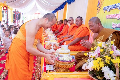 ภาพ No.145497:ศูนย์ปฎิบัติธรรมนครวัด ร่วมกับสำนักงานเจ้าคณะจังหวัดไพลิน ถวายเทียนพรรษา มหาสังฆทานครั้งยิ่งใหญ่ เชื่อมสัมพันธ์ ไทย-กัมพูชา 80 วัด บูชาธรรมธรรมหลวงพ่อธัมมชโย ณ วัดโพธิมาราม จ.ไพลิน ประเทศกัมพูชา วันพุธที่ 17 กรกฎาคม พ.ศ. 2567