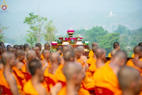 ภาพ No.139336:Photo Story  มหัศจรรย์วัดดงดินแดง Episode 7 พระภิกษุ-สามเณร ในโครงการบรรพชาอุปสมบทหมู่  กว่า 500 รูป ศีลจาริณีและสาธุชนกว่า 500 คน ร่วมพิธีบูชาข้าวพระ วัดดงดินแดง ต.ม่อนจอง อ.อมก๋อย จ.เชียงใหม่ วันอาทิตย์ที่ 7 เมษายน พ.ศ.2567