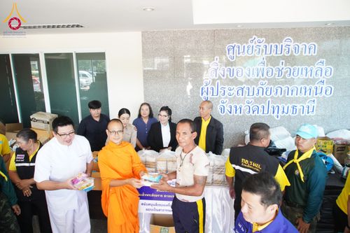 ภาพ No.159388:วัดพระธรรมกาย มูลนิธิธรรมกาย คณะศิษยานุศิษย์ฯ มอบถุงยังชีพ ข้าวสารอาหารแห้ง สมทบศูนย์รับบริจาคช่วยเหลือ ผู้ประสบภัยภาคเหนือ จังหวัดปทุมธานี มอบชุดอาหารปรุงสุกใหม่ ส่งแรงใจแก่เจ้าหน้าที่ผู้ปฏิบัติงาน และจิตอาสา วันที่ 27 กันยายน พ.ศ. 2567