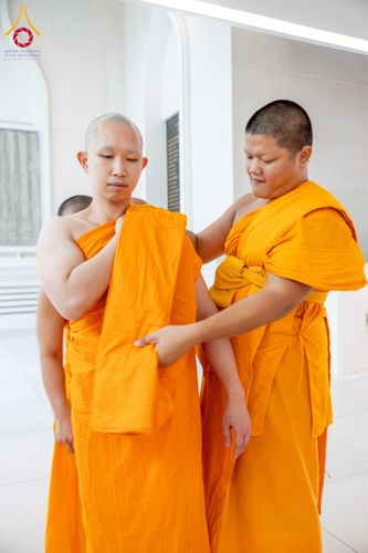 ภาพ No.244777:วันเสาร์ที่ 6 กันยายน พ.ศ. 2568 พิธีถวายบาตร บรรพชา อุปสมบทของนาคธรรมทายาท โครงการอุปสมบทหมู่บูชาธรรมครบรอบ 108 ปี  วันครูผู้ค้นพบวิชชาธรรมกาย ณ โบสถ์พระไตรปิฎก วัดพระธรรมกาย