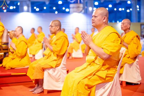 ภาพ No.187613:พิธีฉลองชัยสวดมนต์บทธัมมจักกัปปวัตนสูตร 7,000,000,000 จบ และพิธีสวดมนต์ข้ามปี วันที่ 31 ธันวาคม พ.ศ. 2567 ถึงวันที่ 1 มกราคม พ.ศ. 2568 ณ มหารัตนวิหารคด วัดพระธรรมกาย จ.ปทุมธานี