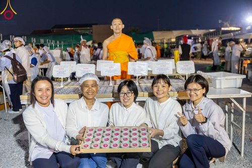 ภาพ No.108992:พิธีถวายภัตตาหารเป็นสังฆทาน แด่คณะพระธรรมยาตราฯ ในโครงการธรรมยาตรากตัญญูบูชา มหาปูชนียาจารย์ พระมงคลเทพมุนี(สด จนฺทสโร) พระผู้ปราบมาร อนุสรณ์สถาน 7 แห่ง ปีที่ 12 วันที่ 9 มกราคม พ.ศ. 2567 ณ อนุสรณ์สถานคลองบางนางแท่น  อ.สามพราน จ.นครปฐม