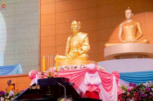 ภาพ No.243600:วันอาทิตย์ที่ 7 กันยายน พ.ศ. 2568 พิธีบูชาครูผู้ค้นพบวิชชาธรรมกาย , พิธีบูชาข้าวพระ ณ สภาธรรมกายสากล วัดพระธรรมกาย