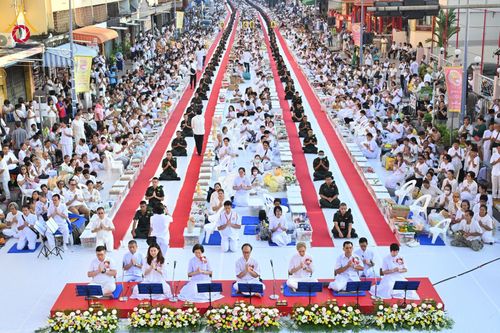 ภาพ No.147858:มหาสังฆทานครั้งยิ่งใหญ่ ตักบาตรพระ 10,000 รูป คณะสงฆ์ 4 ประเทศ 14 จังหวัดภาคใต้ วันอาทิตย์ที่ 11 สิงหาคม พ.ศ. 2567 ณ นิพัทธ์อุทิศ 3 ใจกลางนครหาดใหญ่ จ.สงขลา