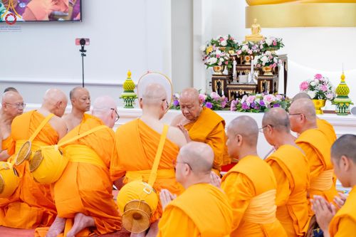 ภาพ No.145000:พิธีบรรพชา และอุปสมบท ธรรมทายาท โดยมี พระเดชพระคุณพระธรรมรัตนาภรณ์ เป็นพระอุปัชฌาย์ ยังความปลื้มปิติใจให้แก่ผู้ปกครอง และคณะญาติมิตร ณ วัดพระธรรมกายนิวเจอร์ซี  ประเทศสหรัฐอเมริกา