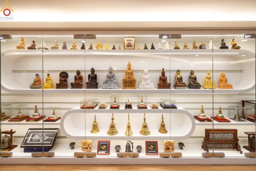 ภาพ No.103721:พิธีเปิดห้องนิทรรศการเพื่อสันติภาพโลก World Peace Lies Within ONE MAN'S VISION   วาระอายุวัฒนมงคล 83 ปี หลวงพ่อทัตตชีโว ณ ชั้น 2 อาคาร 100 ปี คุณยายอาจารย์ฯ วัดพระธรรมกาย วันพฤหัสบดีที่ 21 ธันวาคม พ.ศ. 2566