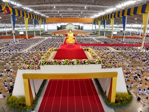 ภาพ No.264294:วันอาทิตย์ที่ 2 พฤศจิกายน พ.ศ. 2568 พิธีบูชาข้าวพระ ณ สภาธรรมกายสากล วัดพระธรรมกาย