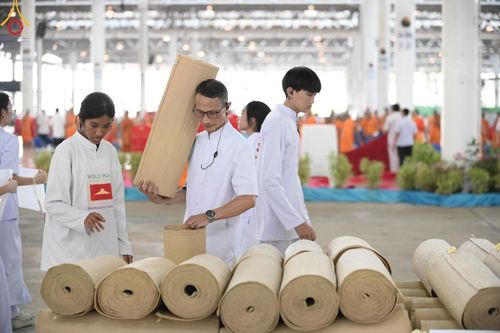 ภาพ No.58219:V.41 เทหมดใจ  ลุยต่อไป ร้อยซาวปี การเตรียมงาน การปฏิบัติงาน และการเก็บงาน ของเจ้าหน้าที่หน่วยงานต่างๆ เพื่อพิธีฉลองอายุวัฒนมงคล 80 ปี หลวงพ่อธัมมชโย และรับถวายมหาสังฆทาน 10,000 กว่าวัดทั่วประเทศ ในวันคุ้มครองโลก จันทร์ที่ 22 เมษายน พ.ศ. 2567