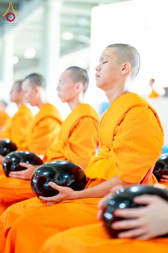 ภาพ No.229418:วันเสาร์ที่ 21 มิถุนายน พ.ศ. 2568 พิธีตักบาตรโครงการอุปสมบทหมู่ธรรมทายาท ระดับอุดมศึกษา รุ่นที่ 52 ภาคฤดูฝน ณ มหาวิหารคด คอร์ 9 วัดพระธรรมกาย