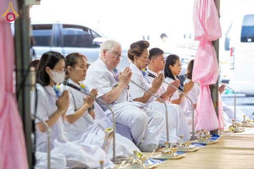 ภาพ No.192531:พิธีถวายภัตตาหารเป็นสังฆทาน แด่พระธรรมยาตรา ณ อนุสรณ์สถานคลองบางนางแท่น อ.สามพราน จ.นครปฐม ในโครงการธรรมยาตรา กตัญญูบูชา มหาปูชนียาจารย์ พระมงคลเทพมุนี(สด จนฺทสโร) พระผู้ปราบมาร อนุสรณ์สถาน 7 แห่ง ปีที่ 13 วันที่ 10 มกราคม พ.ศ. 2568