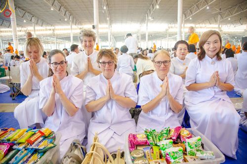 ภาพ No.177568:พิธีตักบาตรและพิธีบูชาข้าวพระ ในวันอาทิตย์ต้นเดือนที่ 1 ธันวาคม พ.ศ. 2567 ณ สภาธรรมกายสากล วัดพระธรรมกาย