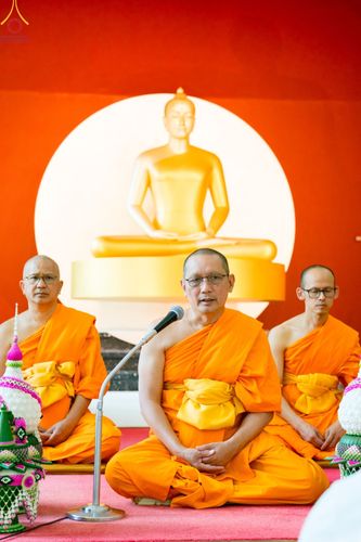 ภาพ No.83348:พิธีตัดปอยผมธรรมทายาทและฝากตัวเป็นศิษย์ ในโครงการอบรมพระธรรมทายาททวีปยุโรป รุ่นที่ 9 วันพุธที่ 12 มิถุนายน พ.ศ. 2566 ณ วัดพระธรรมกายเบเนลักซ์ ประเทศเบลเยี่ยม