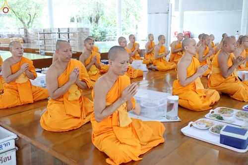 ภาพ No.230413:วันที่ 28 มิถุนายน พ.ศ. 2568 พิธีถวายภัตตาหารเมนูสวรรค์ เพื่อการบรรลุธรรม ณ หอฉันคุณยายอาจารย์ฯ วัดพระธรรมกาย