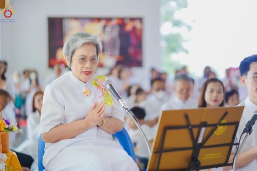 ภาพ No.169629:พิธีทอดกฐินเพื่อสร้าง หอฉันคุณยายอาจารย์ มหารัตนอุบาสิกาจันทร์ ขนนกยูง  ณ ศูนย์ปฏิบัติธรรมชลบุรี วันที่ 25 ตุลาคม พ.ศ. 2567