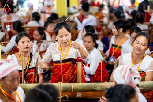 ภาพ No.176166:พิธีทอดกฐินสมทบ โดยมูลนิธิธรรมกาย ในนามหลวงพ่อธัมมชโย ณ วัดสัทธนารามา บานา วิหาร เมืองไดยุน รัฐอรุนาจาลประเทศ ประเทศอินเดีย วันที่ 15 พฤศจิกายน พ.ศ. 2567