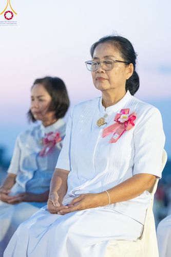 ภาพ No.97260:พิธีทอดผ้าป่า เพื่อสร้าง "ลานอเนกประสงค์พญานาค 4 ตระกูล" และพิธีจุดประทีปโคมลอย ลอยกระทง ถวายประทีปเป็นพุทธบูชา ณ พุทธอุทยานนานาชาติ จ.หนองคาย วันที่ 27 พฤศจิกายน พ.ศ. 2566